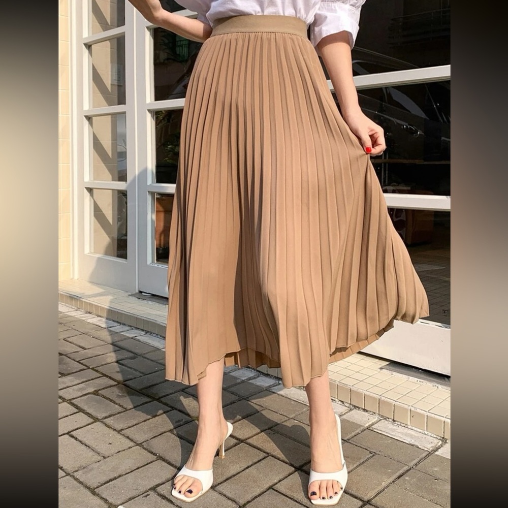 Luxe black pleated skirt - Picture 7 of 16